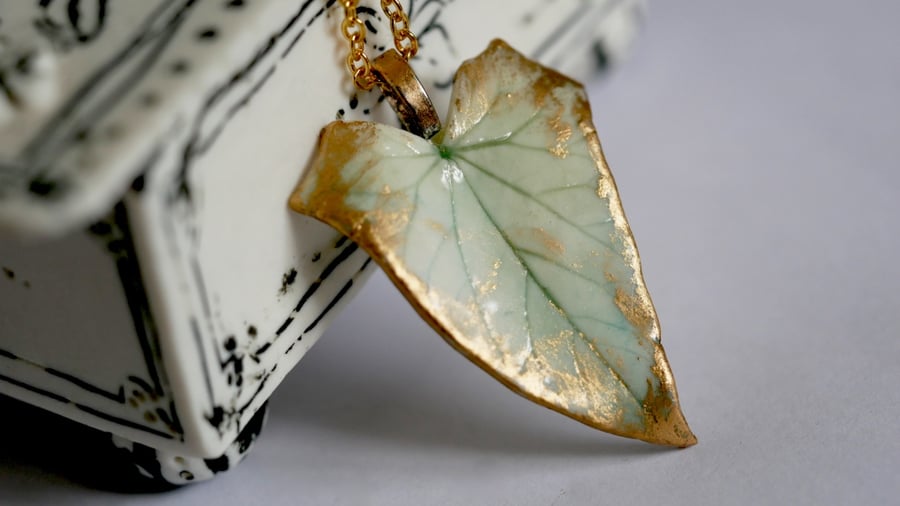 Porcelain Leaf Pendant No: 2