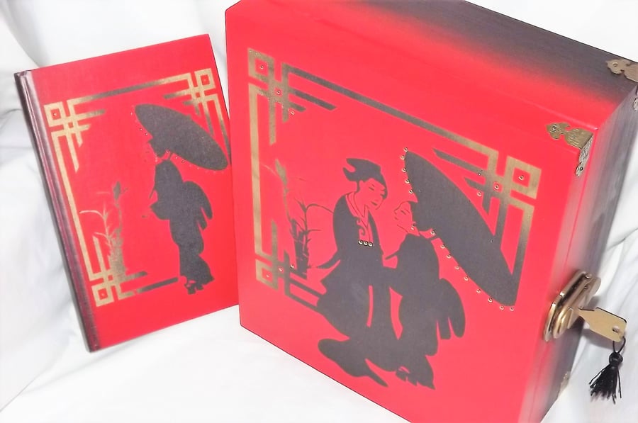 LARGE LOCKABLE Oriental Memory or Storage Box and matching Notebook.