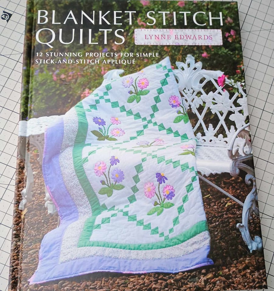 Applique Craft Book - Blanket Stitch Quilts by Lynne Edwards