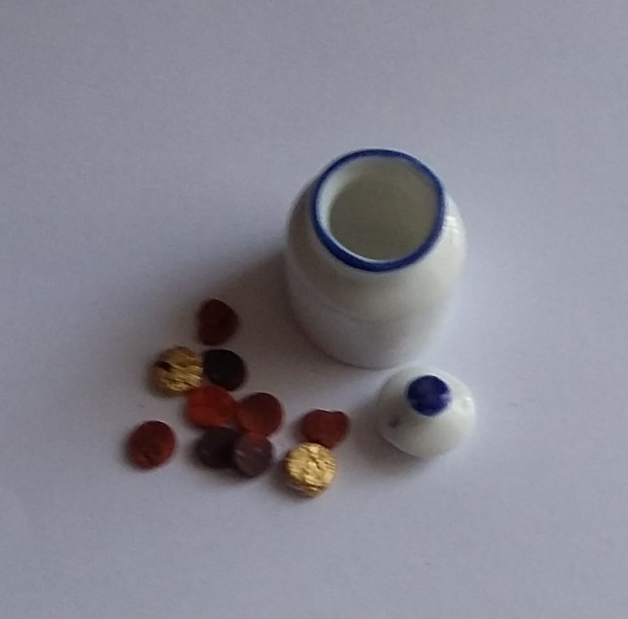 12th scale COOKIE JAR WITH LOOSE COOKIES