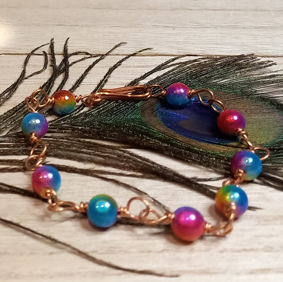 Twisted copper bracelet with multicoloured beads