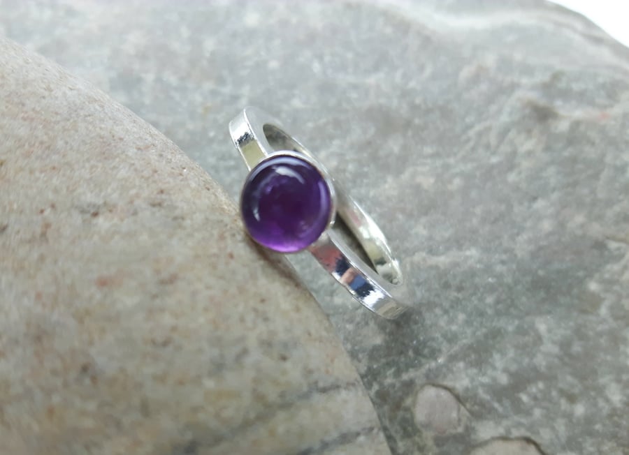Sterling Silver Ring with Amethyst Gemstone