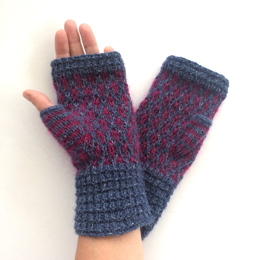 Knitted fingerless gloves blue maroon