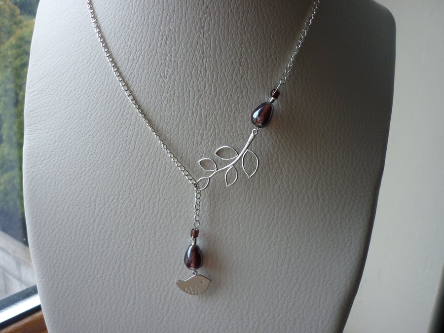 PLUM AND SILVER, BIRD AND LEAF LARIAT DESIGN NECKLACE.  794