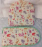 Pretty Garden Tea cosy and oven glove set - Image 1