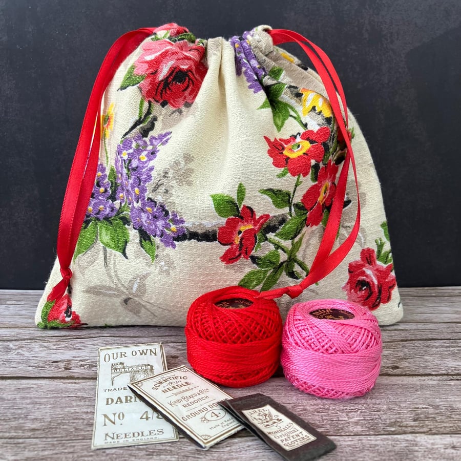 1940s Floral Vintage Barkcloth Drawstring Bag, Gift Bag, Spring Flowers - Red 