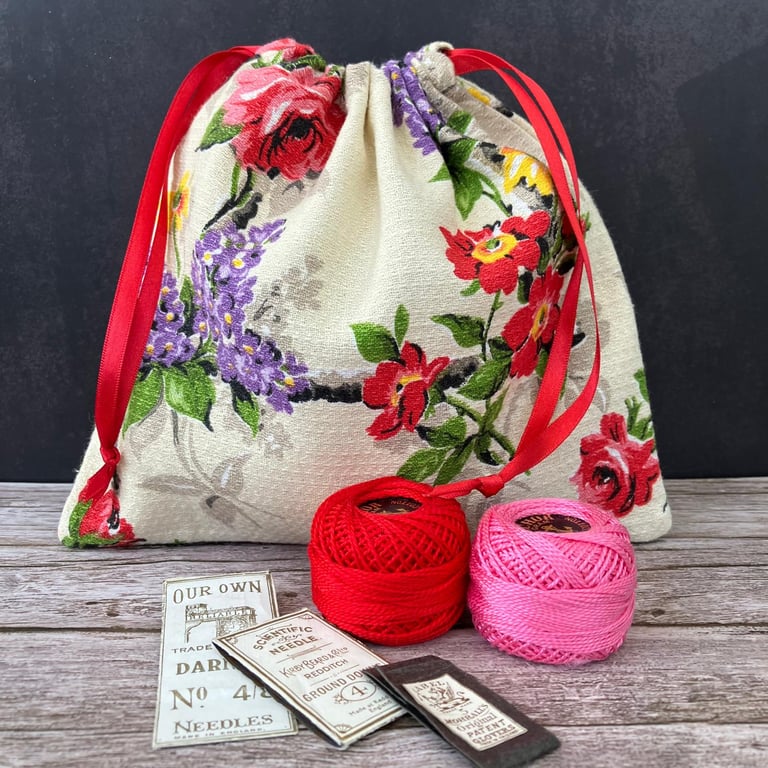 1940s Floral Vintage Barkcloth Drawstring Bag, Gift Bag, Spring Flowers - Red 
