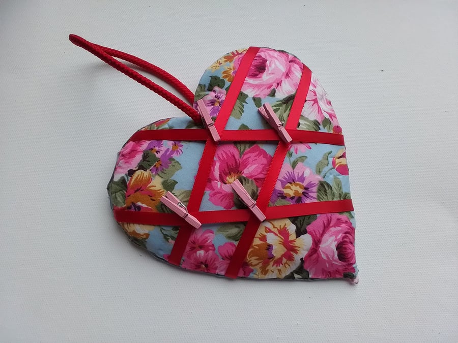 Heart memo board. Notice board. Heart shape memo board. CC842