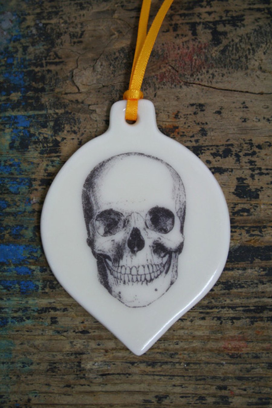 Porcelain skull decoration