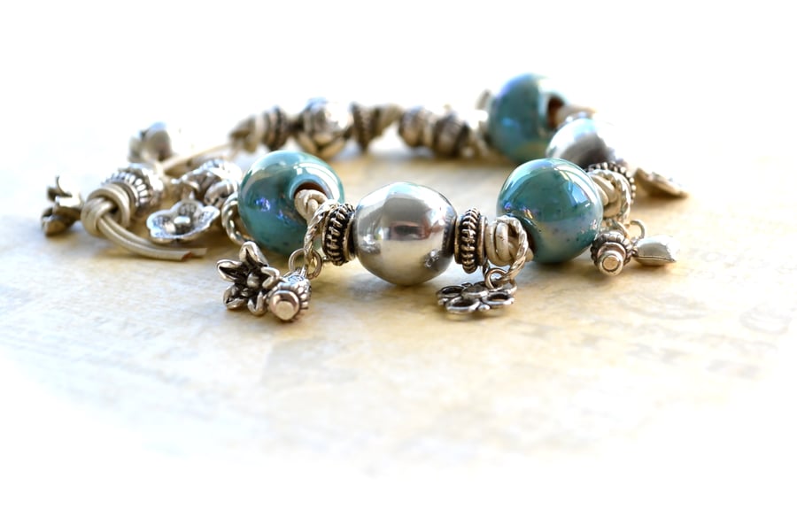 Turquoise bead bracelet, Knotted leather bracelet, Boho style charm bracelet