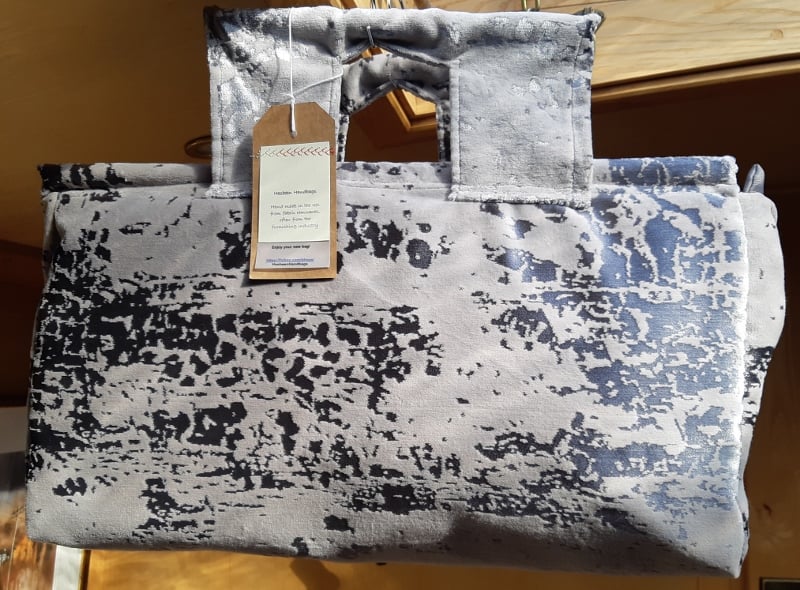 Silver grey Gladstone