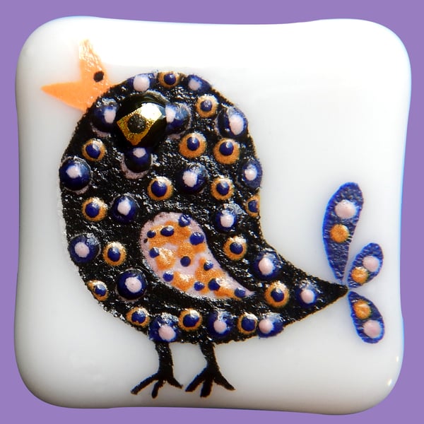 HANDMADE FUSED DICHROIC GLASS 'LITTLE BIRD' BROOCH.