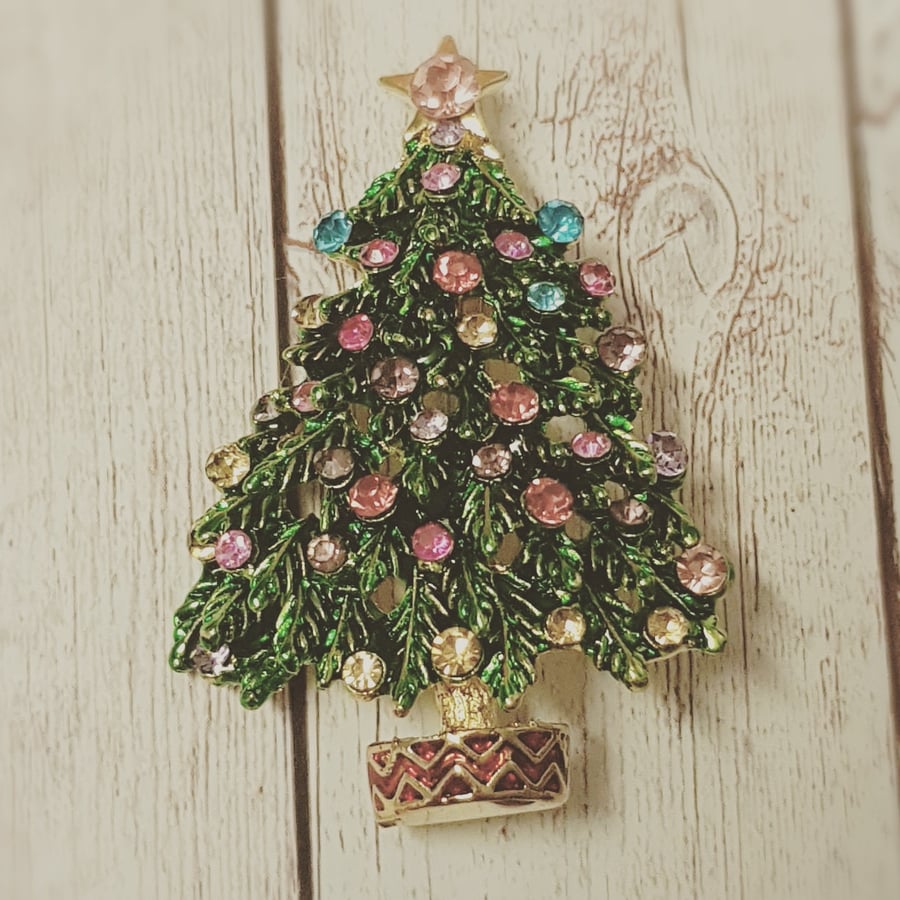 Vintage styled brooch 