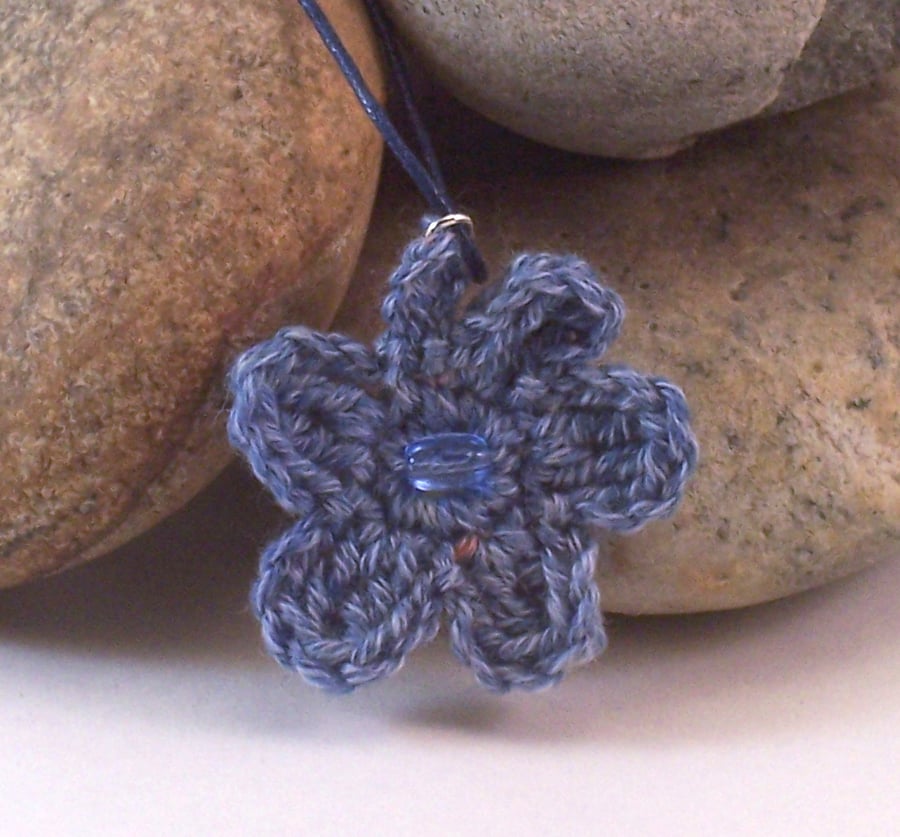 Crochet blossom necklace with glass beads and adjustable cord - Briana