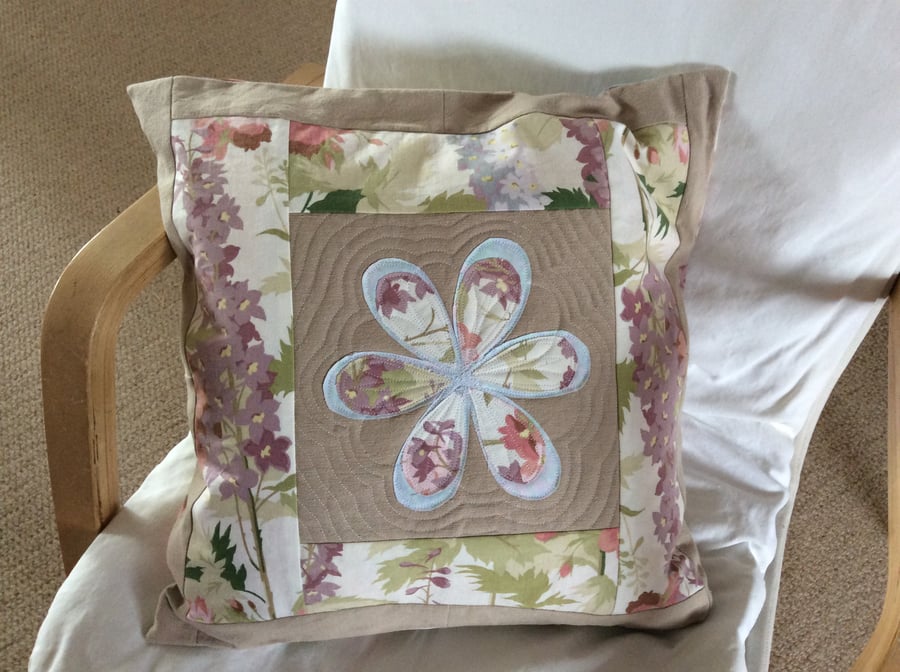 Cushion cover, appliquéd flower motif, decorative quilting, 18 inch,45cm square