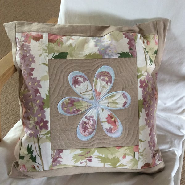 Cushion cover, appliquéd flower motif, decorative quilting, 18 inch,45cm square