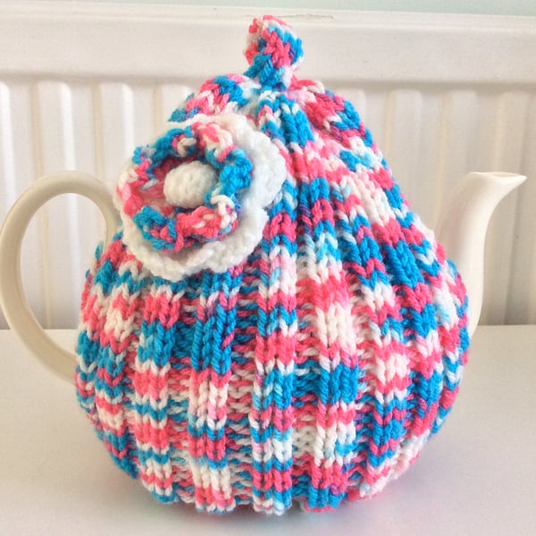 Daisy Tea Cosy in pink, turquoise and white tweed yarn fits to a 6 cup pot