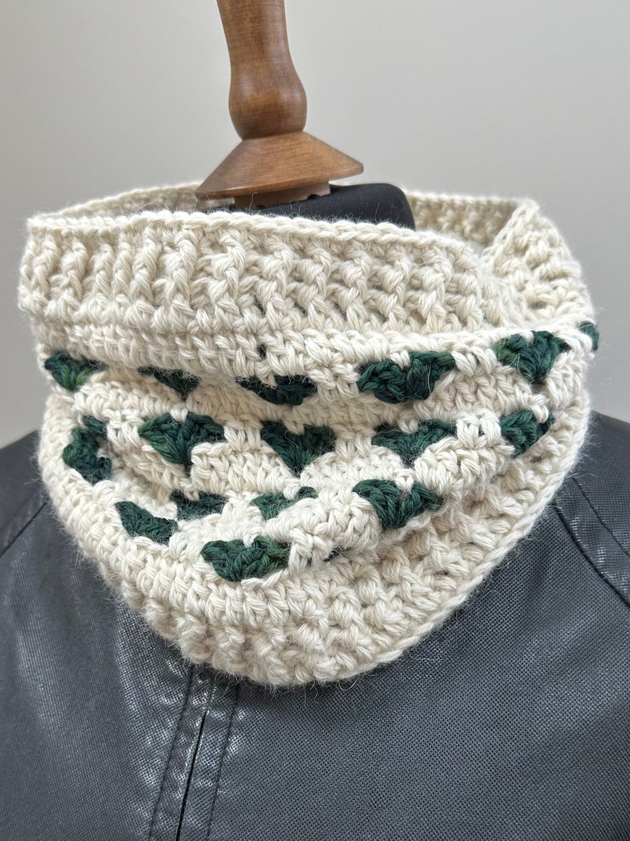 Green Heart Alpaca Cowl