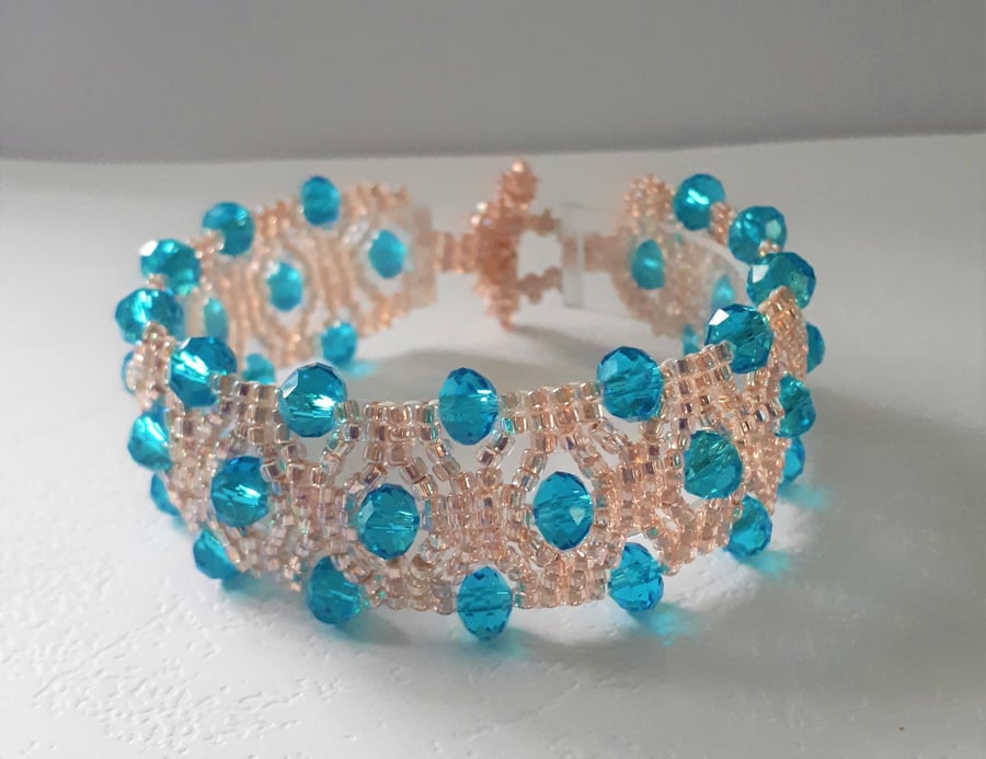 Turquoise blue crystal and champagne gold-lined glass bead bracelet