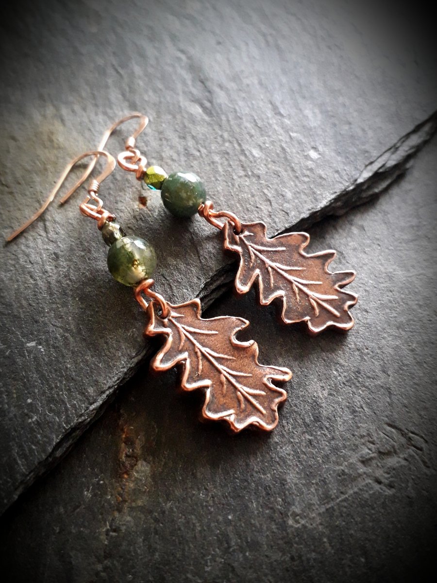 Little Oak Leaves - copper earrings with moss agate