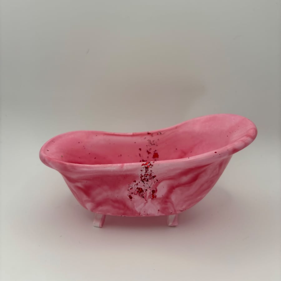 Eco resin bathtub trinket storage