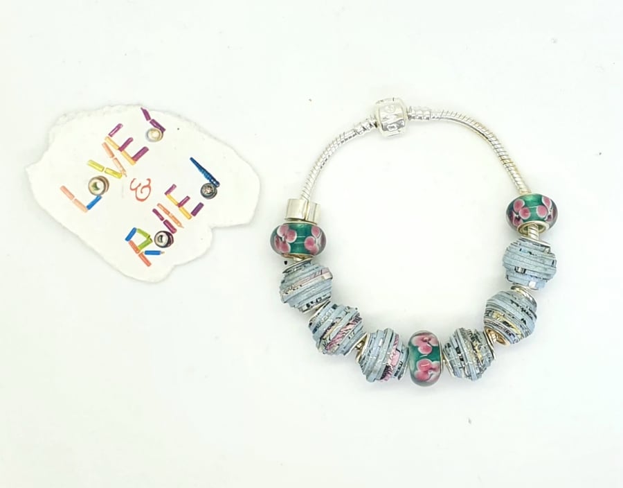 European style bracelet with paper beads and glass beads with flower design