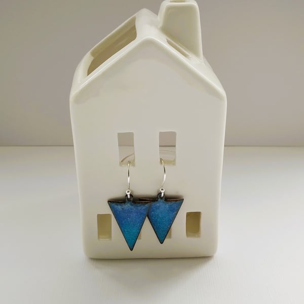 Triangle earrings in blue enamel on copper 278