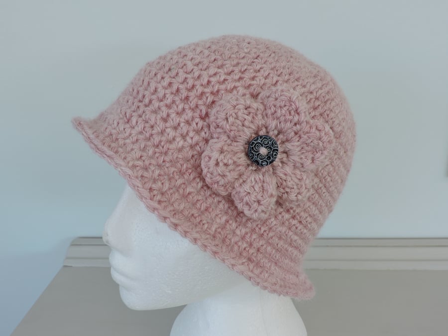 Cloche Hat Adults Pale Pink Alpaca and Acrylic Chunky Yarn