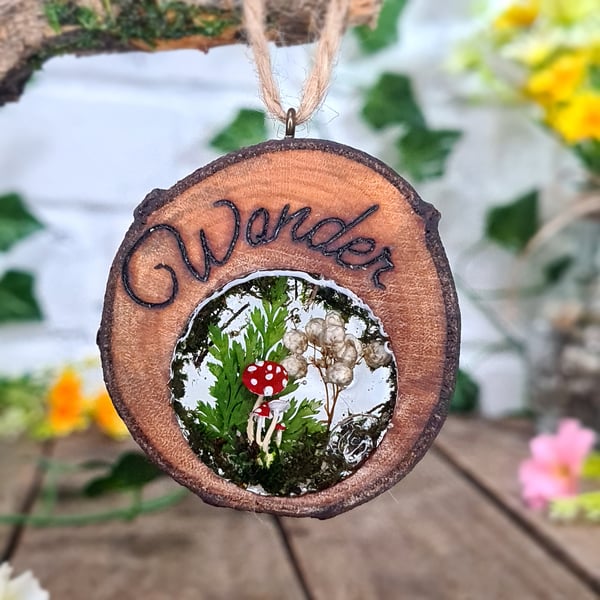 Pyrography log slice decoration 'Wonder'
