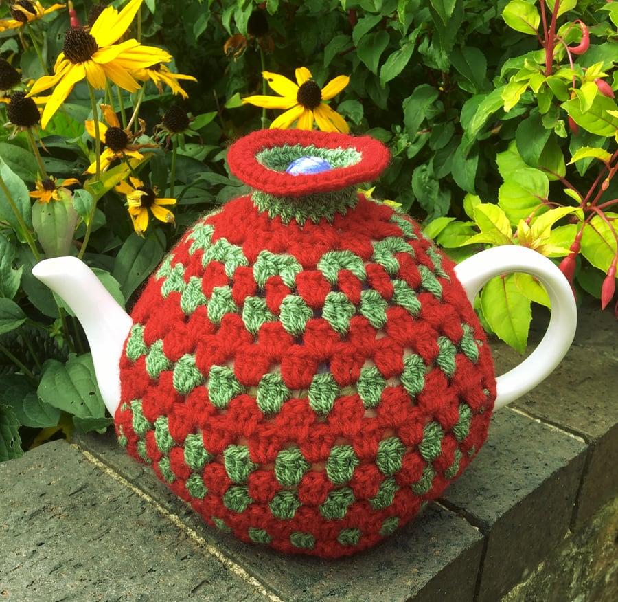 Festive Red and Green Crochet Tea Cosy, Retro Christmas Tea Cozy