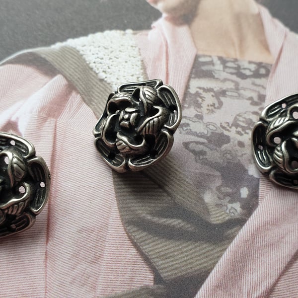 3 4" 19mm 30L medium weight Antique Silver shank Buttons from Italy