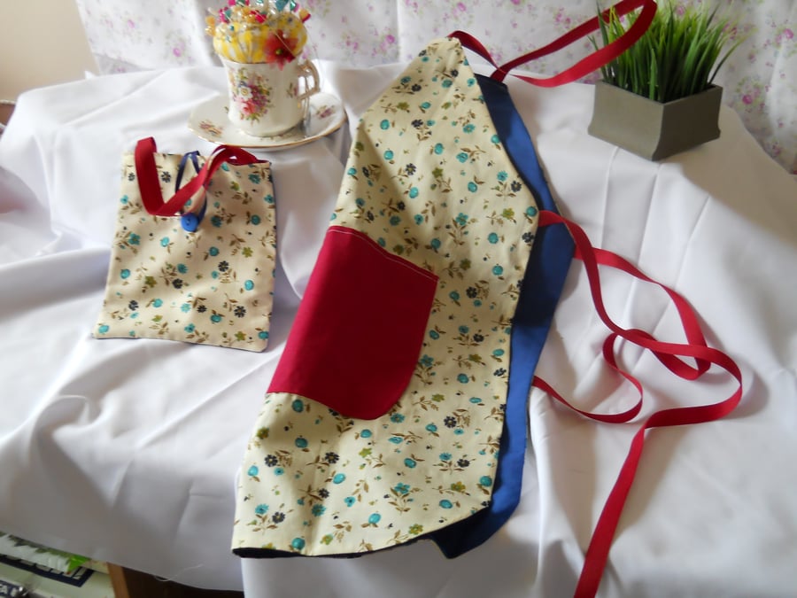 REVERSABLE CHILDS APRON WITH MATCHING CARRY BAG