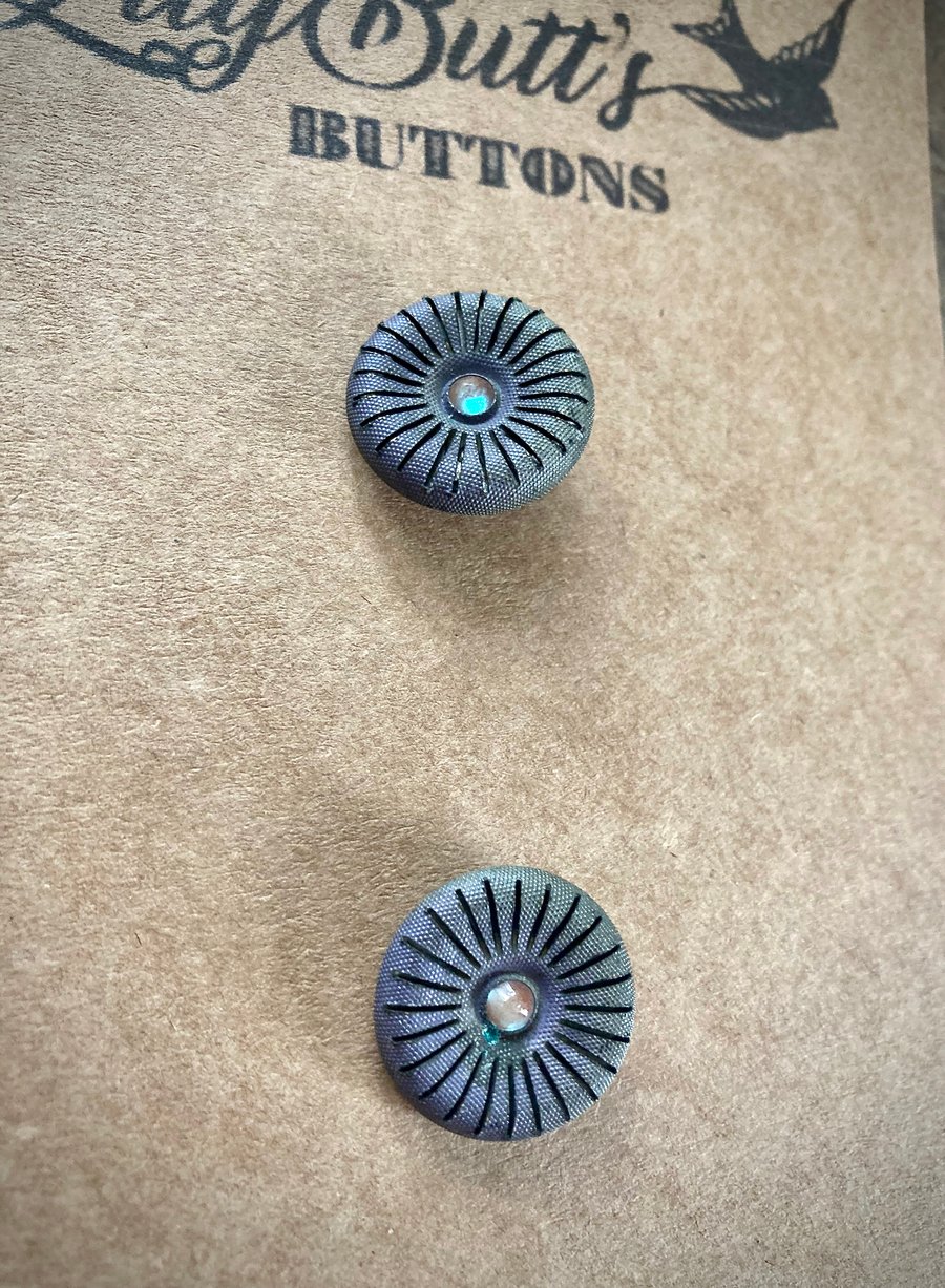 2 Vintage Metal Buttons - 20mm