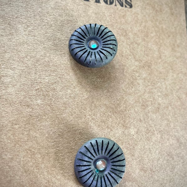 2 Vintage Metal Buttons - 20mm