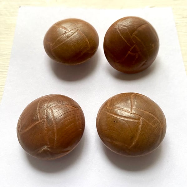 Set of 4 vintage wooden buttons with shank 