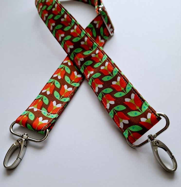 Retro style patterned handbag strap 