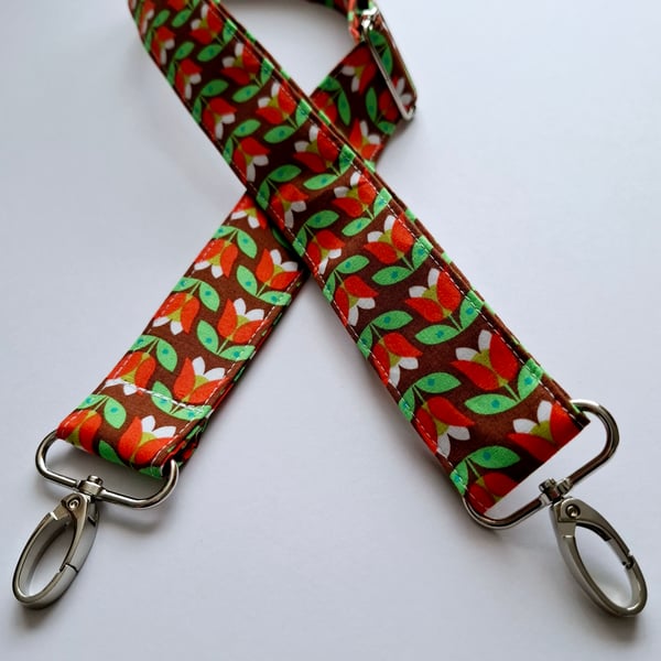 Retro style patterned handbag strap 