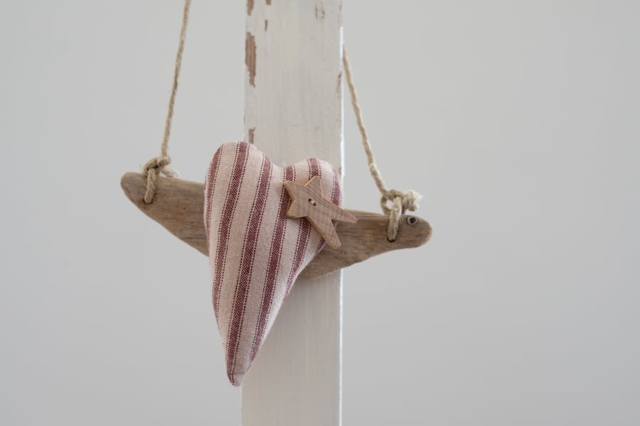 Driftwood and Heart Hanging Wall Decoration 