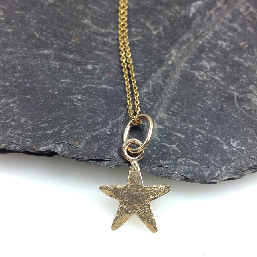 gold star pendant and chain 9ct gold necklace