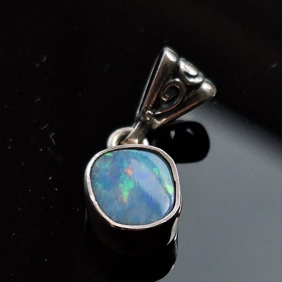 8x9mm Free Form Lightening Ridge Opal Doublet Pendant