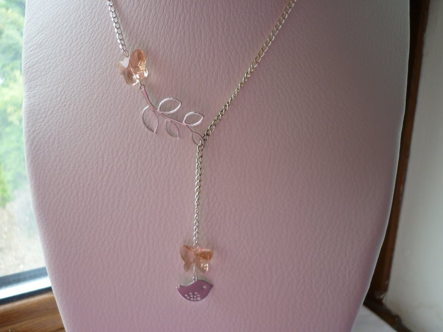 CHAMPAGNE PEACH AND SILVER, BUTTERFLY, BIRD AND LEAF LARIAT DESIGN NECKLACE. 