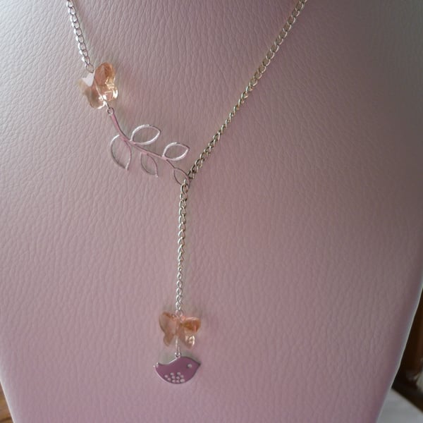 CHAMPAGNE PEACH AND SILVER, BUTTERFLY, BIRD AND LEAF LARIAT DESIGN NECKLACE. 