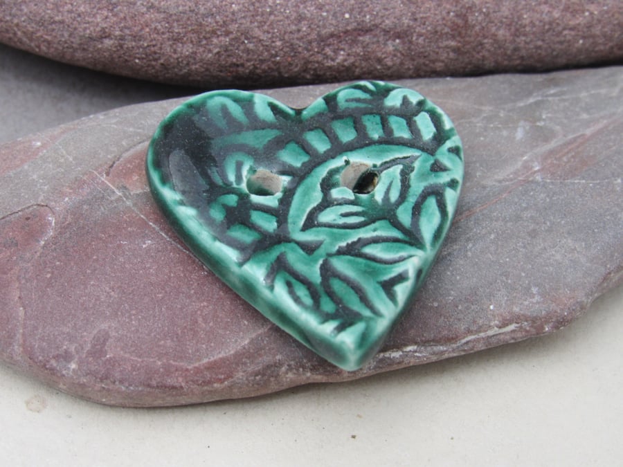 Medium Emerald Green Floral Texture Heart Shaped Ceramic Button