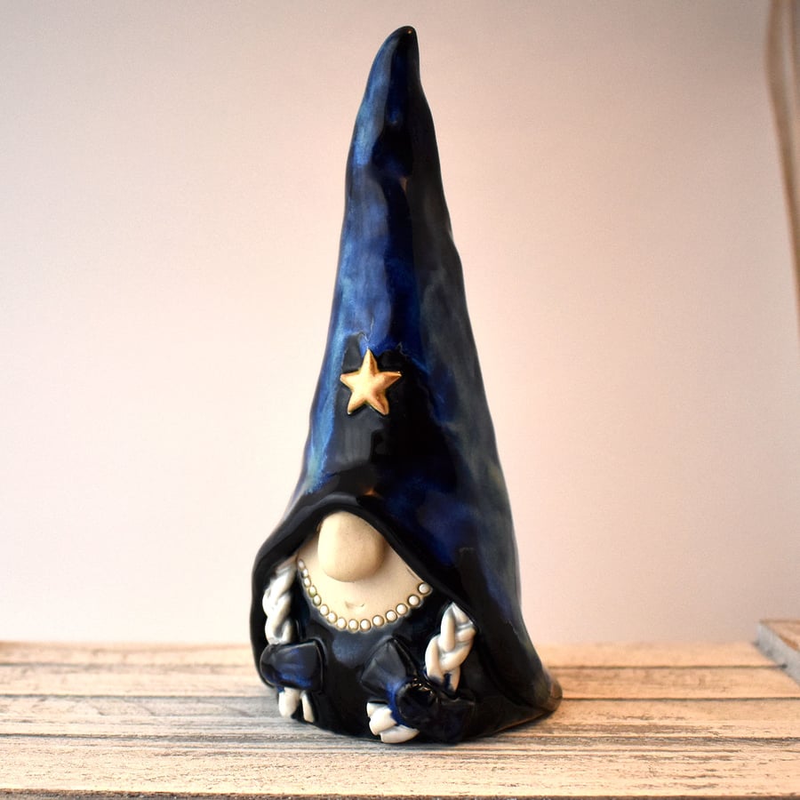 A376 - Ceramic Stoneware Witch (UK postage included)