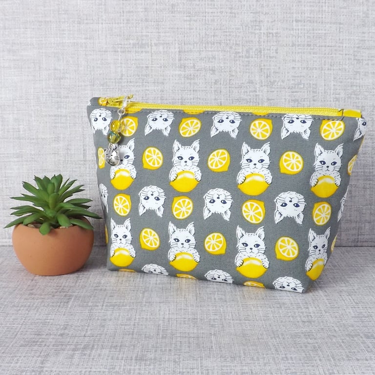 Make up bag, zipped pouch, cats, lemons
