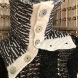 3D Patterned Knitted Collar in Superfine Alpaca yarns