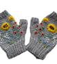 Chunky Silver Grey Gloves With Embroidered Sun Flowers (J51)