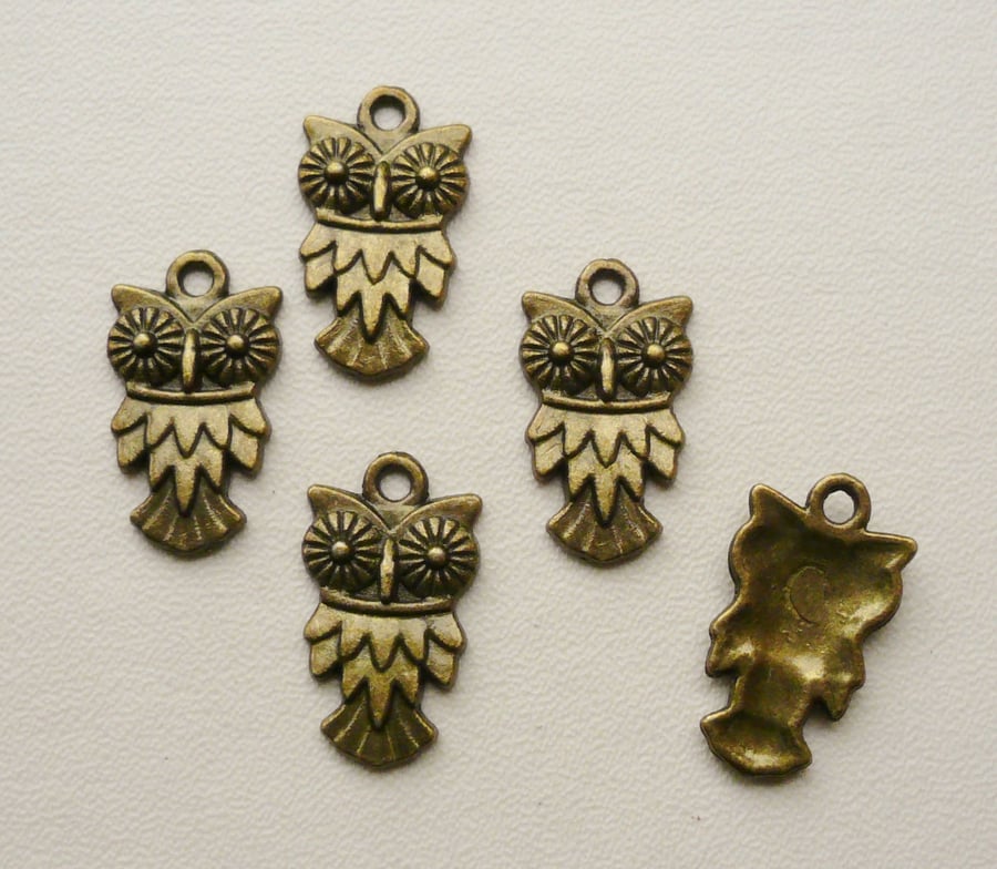 5   Antique Bronze Owl Charms