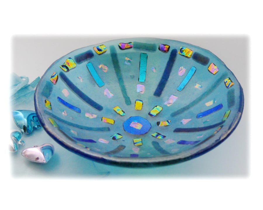 Fused Glass Bowl Round 12.5cm Turquoise Dichroic 037