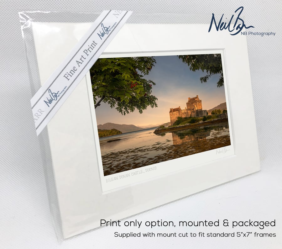 Eilean Donan Castle, Dornie, Scotland - A6 (7" x 5") Unframed Print